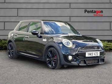SPOTICAR Mini Hatch 2.0 Cooper S Sport Steptronic Euro 6 (s/s) 5dr Used Car - Saloon Petrol Black - Derby - 1200638744_1