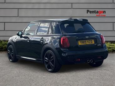 SPOTICAR Mini Hatch 2.0 Cooper S Sport Steptronic Euro 6 (s/s) 5dr Used Car - Saloon Petrol Black - Derby - 1200638744_2