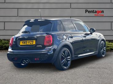 SPOTICAR Mini Hatch 2.0 Cooper S Sport Steptronic Euro 6 (s/s) 5dr Used Car - Saloon Petrol Black - Derby - 1200638744_4