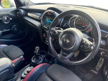 SPOTICAR Mini Hatch 2.0 Cooper S Sport Steptronic Euro 6 (s/s) 5dr Used Car - Saloon Petrol Black - Derby - 1200638744_5