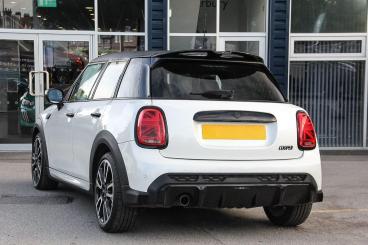 SPOTICAR Mini Hatch 1.5 Cooper Sport Steptronic Euro 6 (s/s) 5dr Used Car - Saloon Petrol White - Lichfield - 1200641384_4