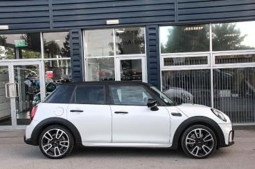 SPOTICAR Mini Hatch 1.5 Cooper Sport Steptronic Euro 6 (s/s) 5dr Used Car - Saloon Petrol White - Lichfield - 1200641384_5