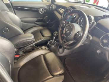 SPOTICAR Mini Hatch 2.0 Cooper Sd Auto 6spd Euro 6 (s/s) 5dr Used Car - Saloon Diesel Black - Bridgend - 1200644275_3