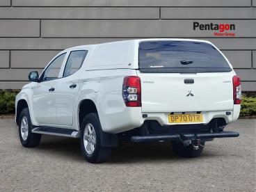 SPOTICAR Mitsubishi L200 2.2 Di-d Dc 4life 4wd Euro 6 (s/s) 4dr Used Car - Commercial Vehicle Diesel White - Burton-on-trent - 1200632391_2