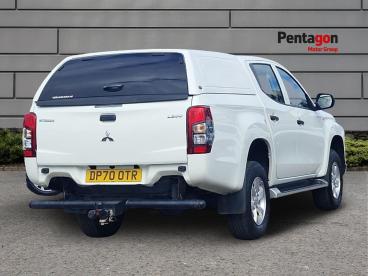 SPOTICAR Mitsubishi L200 2.2 Di-d Dc 4life 4wd Euro 6 (s/s) 4dr Used Car - Commercial Vehicle Diesel White - Burton-on-trent - 1200632391_4