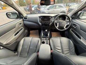 SPOTICAR Mitsubishi L200 2.4 Di-d Dc Warrior 4wd Euro 6 4dr Used Car - Pick-up Diesel Grey - Wantage - 1200639990_2