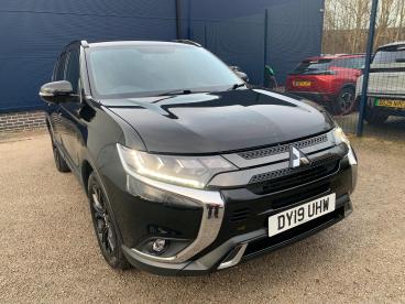 SPOTICAR Mitsubishi Outlander 2.0 Mivec Black Cvt 4wd Euro 6 (s/s) 5dr Used Car - Suv Petrol Black - Crewe - 1200564947_2