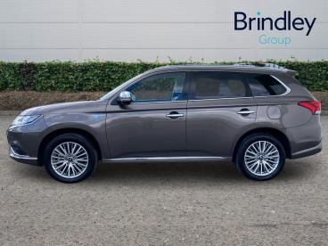 SPOTICAR Mitsubishi Outlander 2.4h Twinmotor 13.8kwh Dynamic Cvt 4wd Euro 6 (s/s Used Car - Suv Plug-in Hybrid Brown - Cannock - 1200602302_5