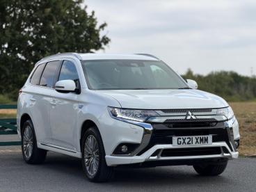 SPOTICAR Mitsubishi Outlander 2.4h Twinmotor 13.8kwh Dynamic Safety Cvt 4wd Euro Used Car - Suv Plug-in Hybrid White - Balsall Common - 1200618411_1