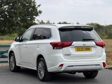 SPOTICAR Mitsubishi Outlander 2.4h Twinmotor 13.8kwh Dynamic Safety Cvt 4wd Euro Used Car - Suv Plug-in Hybrid White - Balsall Common - 1200618411_4