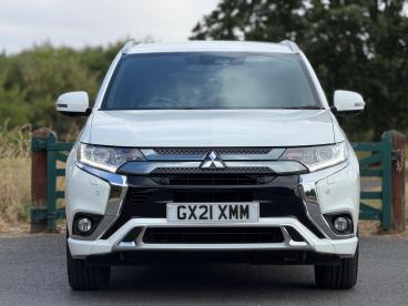 SPOTICAR Mitsubishi Outlander 2.4h Twinmotor 13.8kwh Dynamic Safety Cvt 4wd Euro Used Car - Suv Plug-in Hybrid White - Balsall Common - 1200618411_5