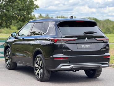 SPOTICAR Mitsubishi Outlander 2.4 22.7kwh Diamond Cvt 4wd Euro 6 (s/s) 5dr Used Car - Suv Plug-in Hybrid Black - Balsall Common - 1200627983_4