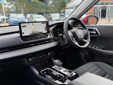 SPOTICAR Mitsubishi Outlander 2.4 22.7kwh Nativa Cvt 4wd Euro 6 (s/s) 5dr Used Car - Suv Plug-in Hybrid Red - Wantage - 1200636208_2