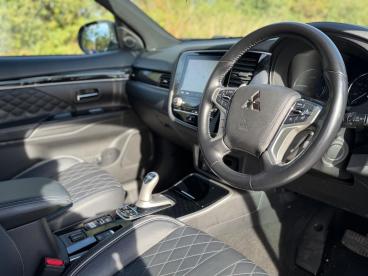 SPOTICAR Mitsubishi Outlander 2.4h Twinmotor 13.8kwh Exceed Cvt 4wd Euro 6 (s/s) Used Car - Suv Plug-in Hybrid Grey - Balsall Common - 1200637553_2