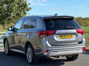 SPOTICAR Mitsubishi Outlander 2.4h Twinmotor 13.8kwh Exceed Cvt 4wd Euro 6 (s/s) Used Car - Suv Plug-in Hybrid Grey - Balsall Common - 1200637553_4
