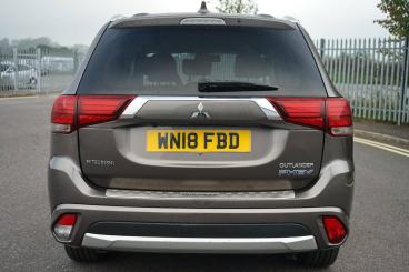 SPOTICAR Mitsubishi Outlander 2.0h 12kwh 4h Cvt 4wd Euro 6 (s/s) 5dr Used Car - Suv Plug-in Hybrid Brown - Bromsgrove - 1200637589_4