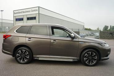 SPOTICAR Mitsubishi Outlander 2.0h 12kwh 4h Cvt 4wd Euro 6 (s/s) 5dr Used Car - Suv Plug-in Hybrid Brown - Bromsgrove - 1200637589_5