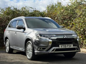 SPOTICAR Mitsubishi Outlander 2.4h Twinmotor 13.8kwh 4h Cvt 4wd Euro 6 (s/s) 5dr Used Car - Suv Plug-in Hybrid Grey - Balsall Common - 1200638910_1