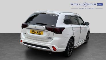 SPOTICAR Mitsubishi Outlander 2.0h 12kwh 4h Cvt 4wd Euro 6 (s/s) 5dr Used Car - Suv Plug-in Hybrid White - Walton On Thames - 1200639534_3