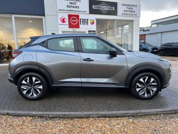 SPOTICAR Nissan Juke 1.0 Dig-t Acenta Premium Euro 6 (s/s) 5dr Used Car - Suv Petrol Grey - Ryde - 1200544131_3