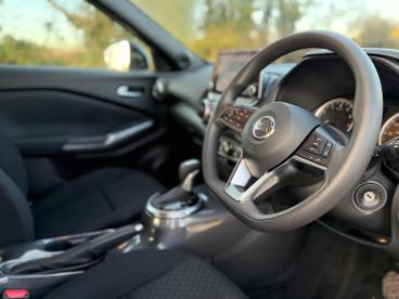 SPOTICAR Nissan Juke 1.0 Dig-t Acenta Dct Auto Euro 6 (s/s) 5dr Used Car - Suv Petrol White - Balsall Common - 1200563208_2