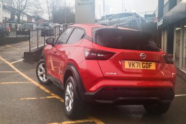 SPOTICAR Nissan Juke 1.0 Dig-t N-connecta Euro 6 (s/s) 5dr Used Car - Suv Petrol Red - Stourbridge - 1200570381_5