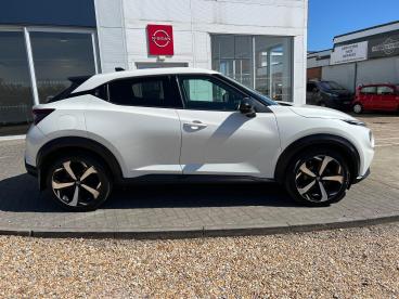 SPOTICAR Nissan Juke 1.0 Dig-t N-connecta Euro 6 (s/s) 5dr Used Car - Suv Petrol White - Ryde - 1200591820_3
