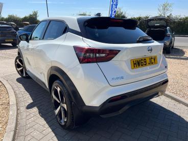 SPOTICAR Nissan Juke 1.0 Dig-t N-connecta Euro 6 (s/s) 5dr Used Car - Suv Petrol White - Ryde - 1200591820_5