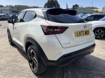 SPOTICAR Nissan Juke 1.6 N-connecta Auto Euro 6 5dr Used Car - Suv Hybrid White - Pontypridd - 1200593664_5