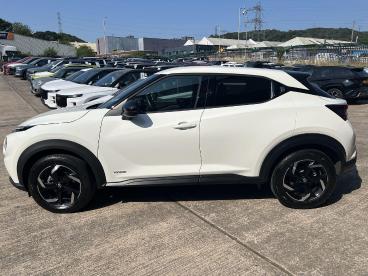 SPOTICAR Nissan Juke 1.6 N-connecta Auto Euro 6 5dr Used Car - Suv Hybrid White - Pontypridd - 1200619608_4
