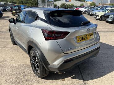 SPOTICAR Nissan Juke 1.0 Dig-t N-connecta Euro 6 (s/s) 5dr Used Car - Suv Petrol Silver - Pontypridd - 1200625014_5