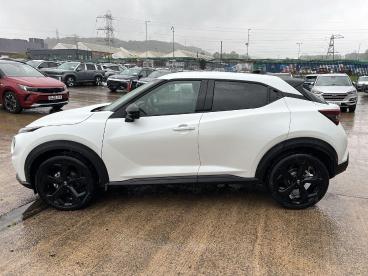 SPOTICAR Nissan Juke 1.6 N-connecta Auto Euro 6 5dr Used Car - Suv Hybrid White - Pontypridd - 1200642942_4