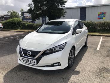SPOTICAR Nissan Leaf 40kwh Tekna Auto 5dr Used Car - Saloon Electric White - Bridgend - 1200539085_3