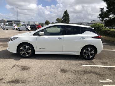 SPOTICAR Nissan Leaf 40kwh Tekna Auto 5dr Used Car - Saloon Electric White - Bridgend - 1200539085_4