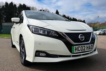 SPOTICAR Nissan Leaf 40kwh Tekna Auto 5dr Used Car - Saloon Electric White - Telford - 1200585562_5