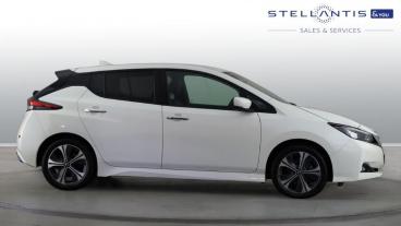SPOTICAR Nissan Leaf 40kwh Tekna Auto 5dr Used Car - Saloon Electric White - Coventry - 1200589765_4