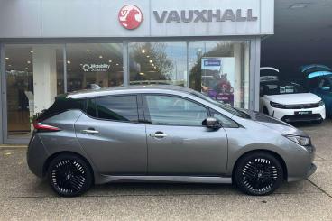 SPOTICAR Nissan Leaf 39kwh N-connecta Auto 5dr Used Car - Saloon Electric Grey - Farningham - 1200594695_5