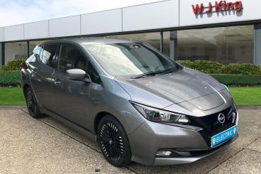SPOTICAR Nissan Leaf 39kwh N-connecta Auto 5dr Used Car - Saloon Electric Grey - Dartford - 1200620299_1