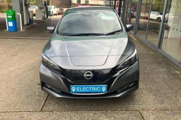 SPOTICAR Nissan Leaf 39kwh N-connecta Auto 5dr Used Car - Saloon Electric Grey - Farningham - 1200627418_2