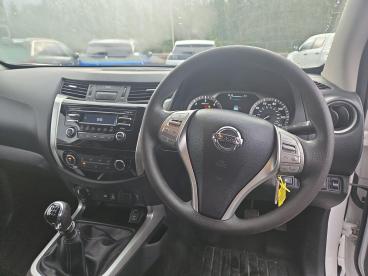 SPOTICAR Nissan Navara 2.3 Dci Acenta 4wd Euro 6 (s/s) 4dr Used Car - Commercial Vehicle Diesel White - Workington - 1200561185_3