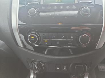 SPOTICAR Nissan Navara 2.3 Dci Acenta 4wd Euro 6 (s/s) 4dr Used Car - Commercial Vehicle Diesel White - Workington - 1200561185_4