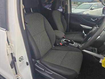 SPOTICAR Nissan Navara 2.3 Dci Acenta 4wd Euro 6 (s/s) 4dr Used Car - Commercial Vehicle Diesel White - Workington - 1200561185_5