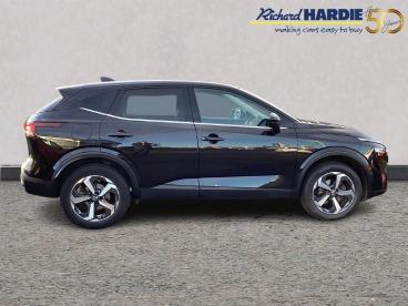 SPOTICAR Nissan Qashqai 1.3 Dig-t Mhev N-connecta Euro 6 (s/s) 5dr Used Car - Suv Hybrid Black - Wallsend - 1200517186_5