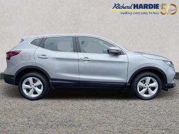 SPOTICAR Nissan Qashqai 1.3 Dig-t Acenta Premium Euro 6 (s/s) 5dr Used Car - Suv Petrol Silver - Ashington - 1200526913_5