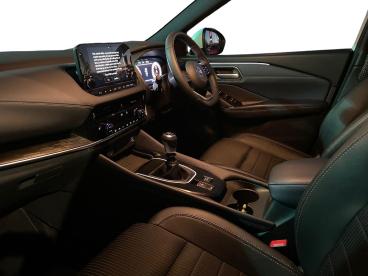 SPOTICAR Nissan Qashqai 1.3 Dig-t Mhev Tekna Euro 6 (s/s) 5dr Used Car - Suv Hybrid White - Ashington - 1200536289_3