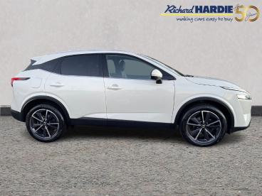 SPOTICAR Nissan Qashqai 1.3 Dig-t Mhev Tekna Euro 6 (s/s) 5dr Used Car - Suv Hybrid White - Ashington - 1200536289_5