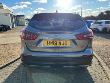 SPOTICAR Nissan Qashqai 1.3 Dig-t N-connecta Euro 6 (s/s) 5dr Used Car - Suv Petrol Grey - Ryde - 1200552804_5