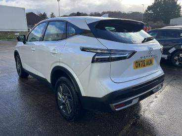 SPOTICAR Nissan Qashqai 1.3 Dig-t Mhev Acenta Premium Euro 6 (s/s) 5dr Used Car - Suv Hybrid White - Pontypridd - 1200580781_5
