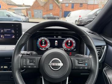 SPOTICAR Nissan Qashqai 1.5 H E-power Tekna Auto Euro 6 (s/s) 5dr Used Car - Suv Hybrid Black - Warwick - 1200584023_5