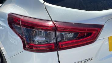 SPOTICAR Nissan Qashqai 1.3 Dig-t N-connecta Euro 6 (s/s) 5dr Used Car - Suv Petrol White - Preston - 1200618020_5